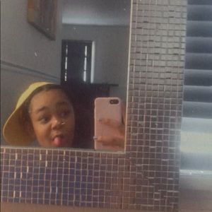 Meet your Posher, Donnya